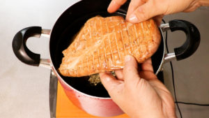 燻製鶏ハムをボイルして熱処理