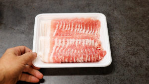 豚バラ肉スライスを燻製