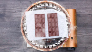 チョコレートの燻製方法