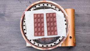 板チョコレート燻製