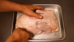 冷凍合鴨丸鶏燻製の作り方